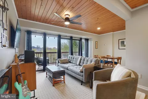 53 Skyhill Rd #302, Alexandria, VA 22314