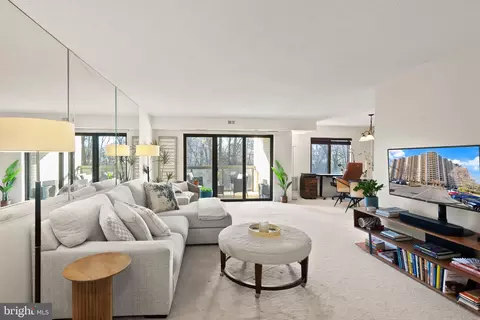 203 Yoakum Pkwy #507, Alexandria, VA 22304