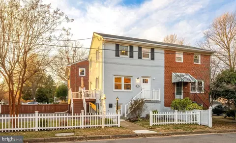 1202 Newton St, Alexandria, VA 22301