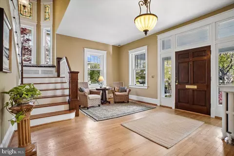 310 N View Ter, Alexandria, VA 22301