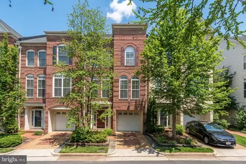 5236 Brawner Pl, Alexandria, VA 22304