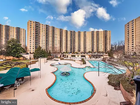 205 Yoakum Pkwy #305, Alexandria, VA 22304