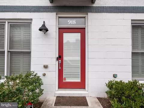 918 Pete Jones Way, Alexandria, VA 22314