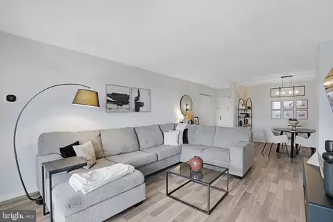 5300 Holmes Run Pkwy #1413, Alexandria, VA 22304