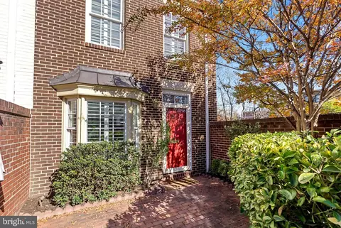 564 N Saint Asaph St N, Alexandria, VA 22314