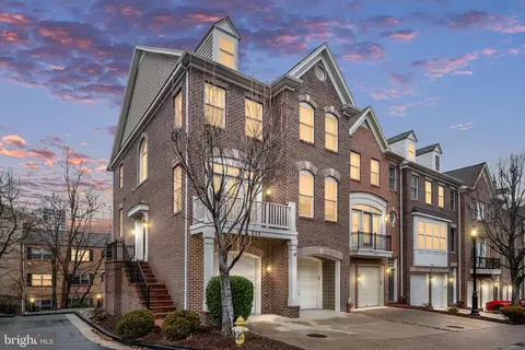 500 Triadelphia Way, Alexandria, VA 22312