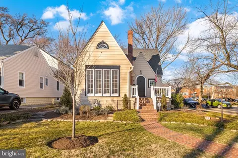 1 W Oak St, Alexandria, VA 22301