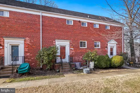 3219 Valley Dr, Alexandria, VA 22302