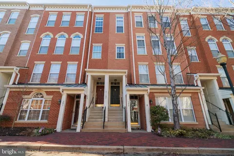 197 Martin Ln, Alexandria, VA 22304