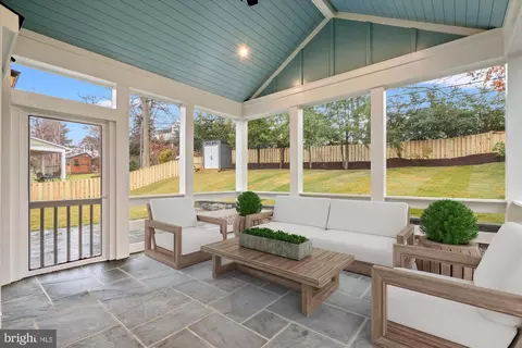 624 Pulman Pl, Alexandria, VA 22305