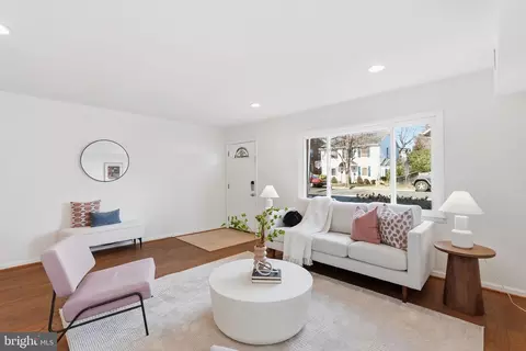 27 E Howell Ave, Alexandria, VA 22301