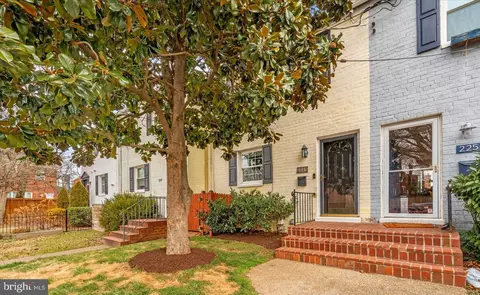 227 Guthrie Ave, Alexandria, VA 22305