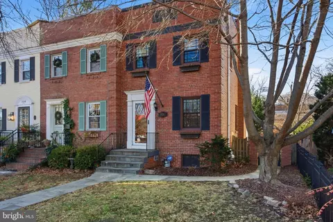 1120 Powhatan St, Alexandria, VA 22314