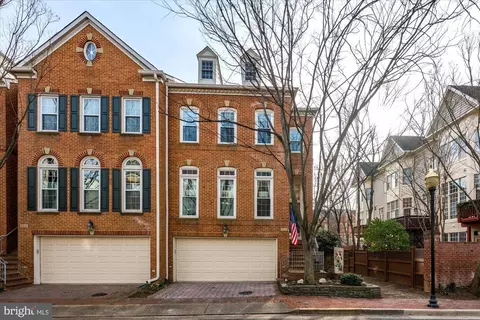 4916 Waple Ln, Alexandria, VA 22304