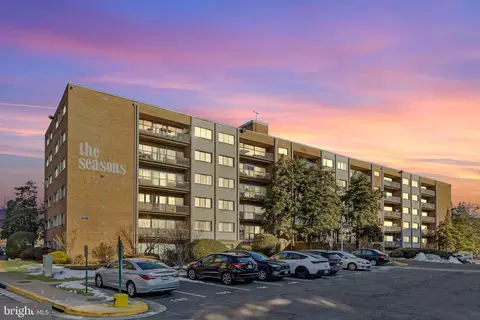 5851 Quantrell Ave #209, Alexandria, VA 22312