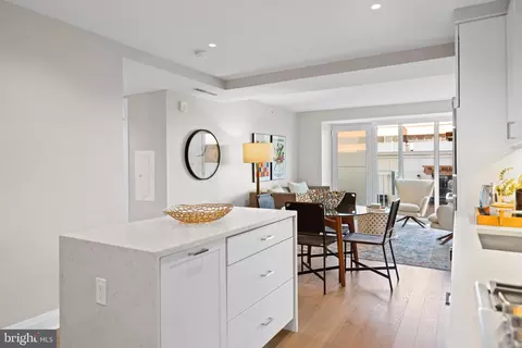 925 N Fairfax St #406, Alexandria, VA 22314
