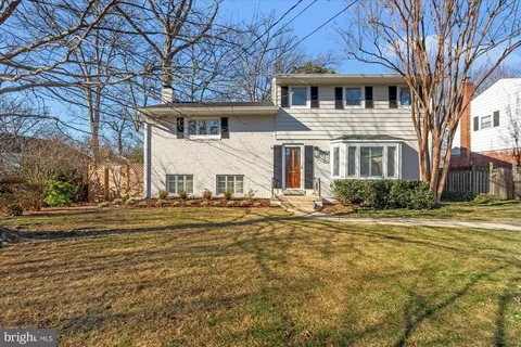 2904 Farm Rd, Alexandria, VA 22302