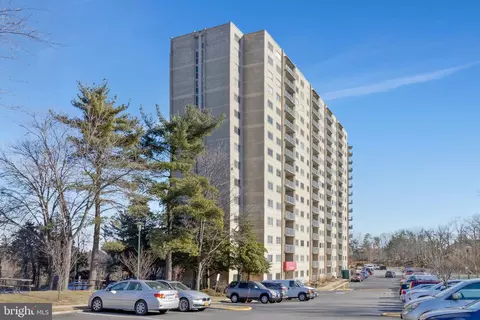 2500 N Van Dorn St #316, Alexandria, VA 22302