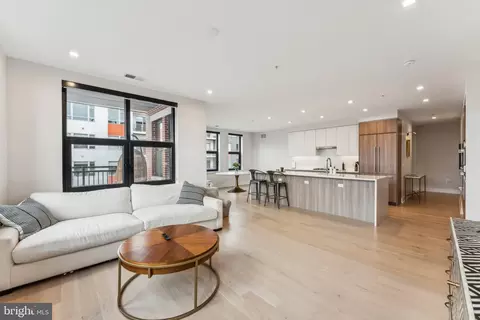 701 Swann Ave #402, Alexandria, VA 22301