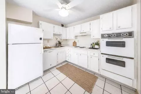 307 Yoakum Pkwy #802, Alexandria, VA 22304