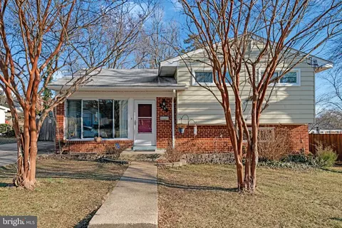 98 S Iris St S, Alexandria, VA 22304