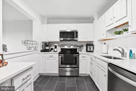 200 N Pickett St #1013, Alexandria, VA 22304