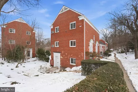 3343 Martha Custis Dr, Alexandria, VA 22302