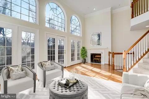 2505 Gadsby Pl, Alexandria, VA 22311