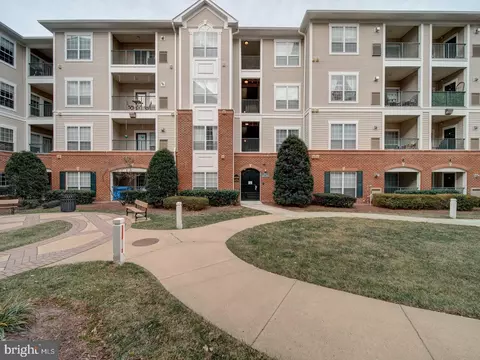 4850 Eisenhower Ave #218, Alexandria, VA 22304