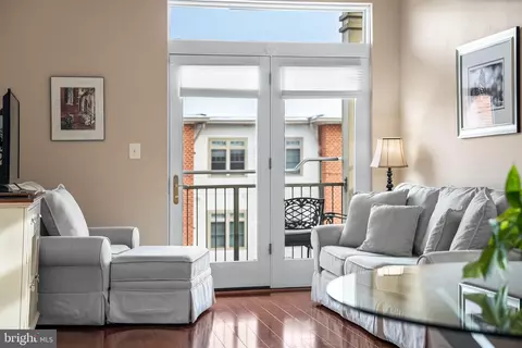 309 Holland Ln #330, Alexandria, VA 22314