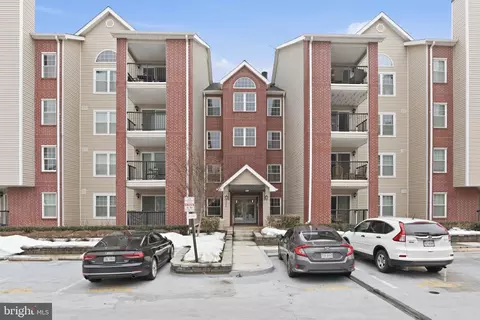 3309 Wyndham Cir #1172, Alexandria, VA 22302