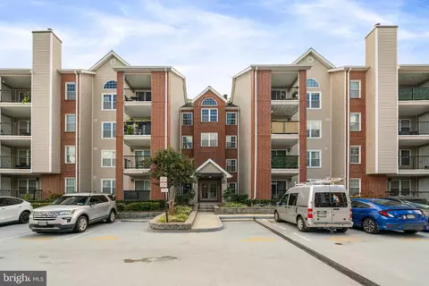 3309 Wyndham Cir #2186, Alexandria, VA 22302