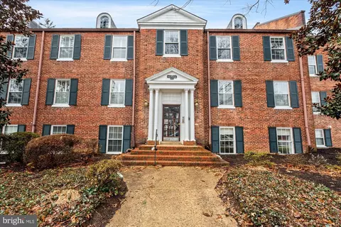 402 Commonwealth Ave #106, Alexandria, VA 22301
