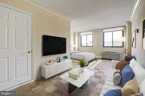801 N Pitt St #311, Alexandria, VA 22314