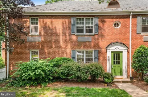 2 Auburn Ct #B, Alexandria, VA 22305