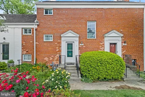 3282 Martha Custis Dr, Alexandria, VA 22302