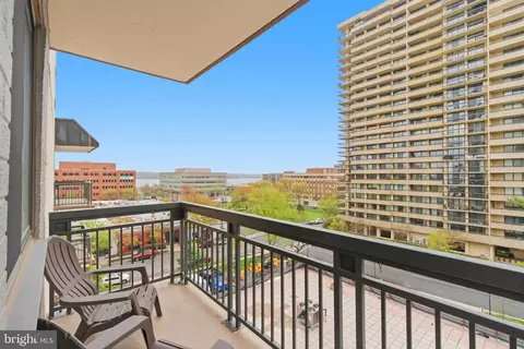 801 N Pitt St N #618, Alexandria, VA 22314