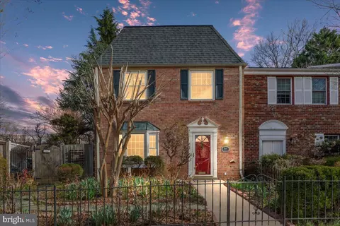 5667 Rayburn Ave, Alexandria, VA 22311