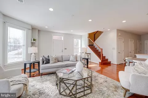 738 Mckenzie Ave, Alexandria, VA 22301