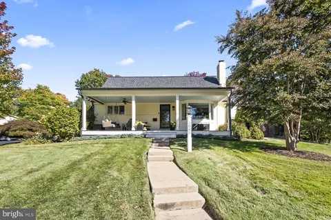 5005 Rhoades Pl, Alexandria, VA 22304