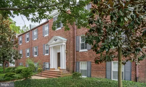 402 Commonwealth Ave #206, Alexandria, VA 22301