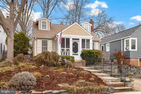106 E Maple St, Alexandria, VA 22301