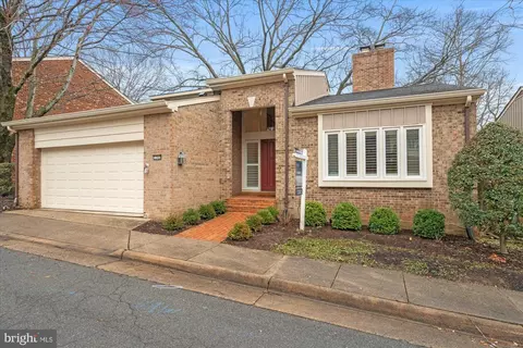 1703 Maple Hill Pl, Alexandria, VA 22302