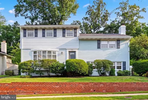 915 N Overlook Dr, Alexandria, VA 22305