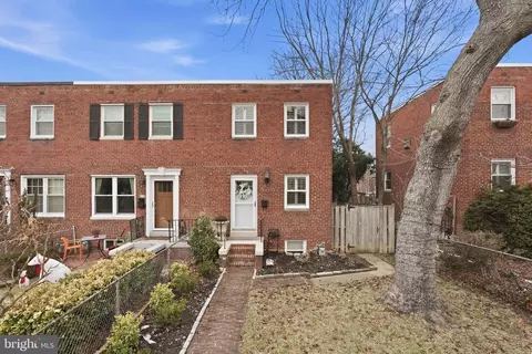 613 S Henry St, Alexandria, VA 22314
