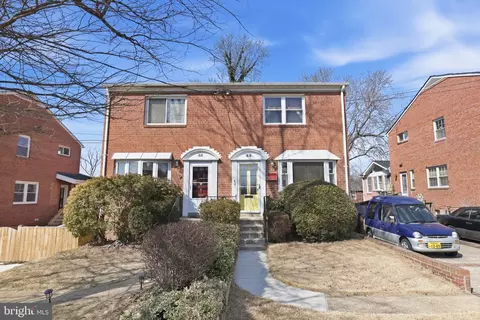 53 Garden Dr, Alexandria, VA 22304