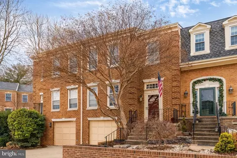 241 Gretna Green Ct, Alexandria, VA 22304