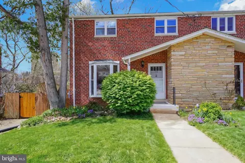 110 E Taylor Run Pkwy, Alexandria, VA 22314