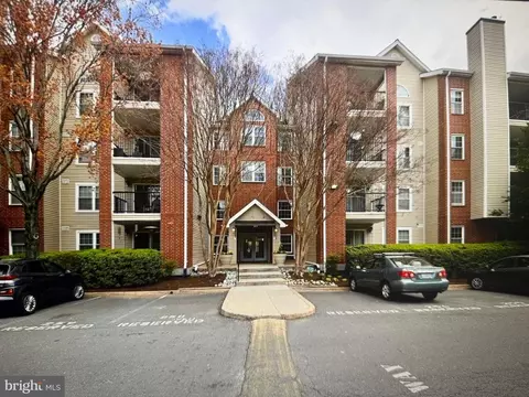 3315 Wyndham Cir #2233, Alexandria, VA 22302
