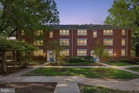 525 Bashford Ln #4, Alexandria, VA 22314